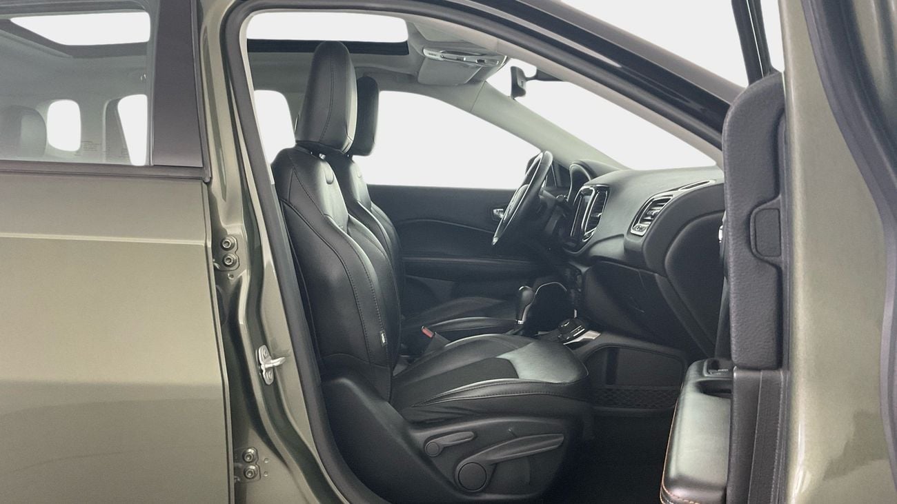 جيب كومباس 2.4 LIMITED HIGHLINE 4WD AUTO | شامل الضمان | 0 ﺪﻔﻋﺓ ﺃﻮﻟﻯ