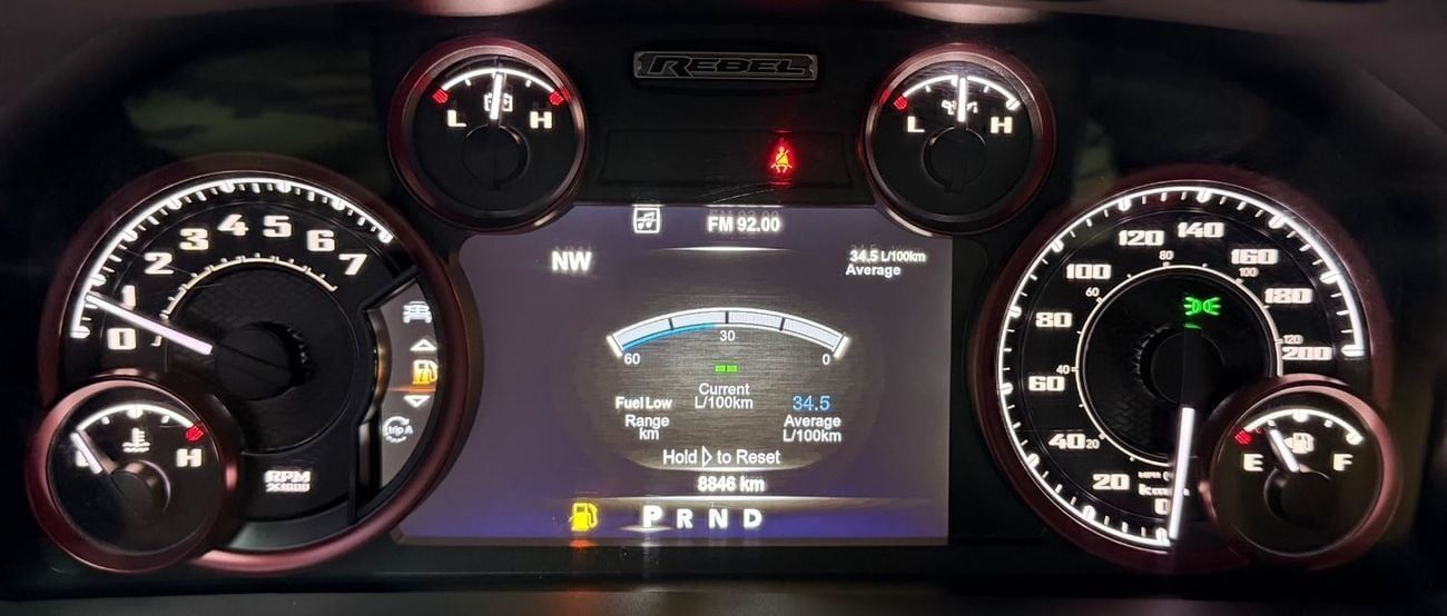 RAM 1500 REBEL Only 8000 km .. Brand new condition .. V8 .. 5,7 L .. HEMI