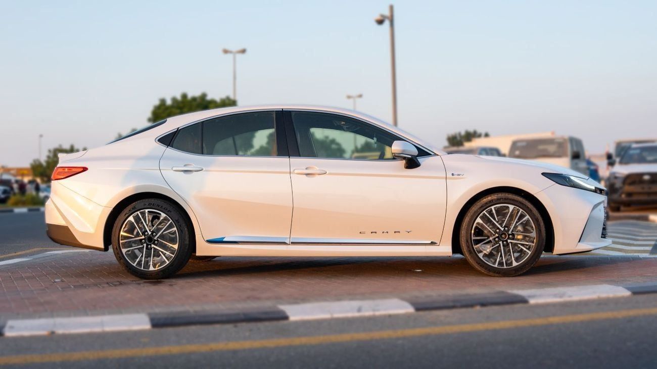 Toyota Camry 2025 Toyota Camry Lumiere 2.5L HEV Full option (White)