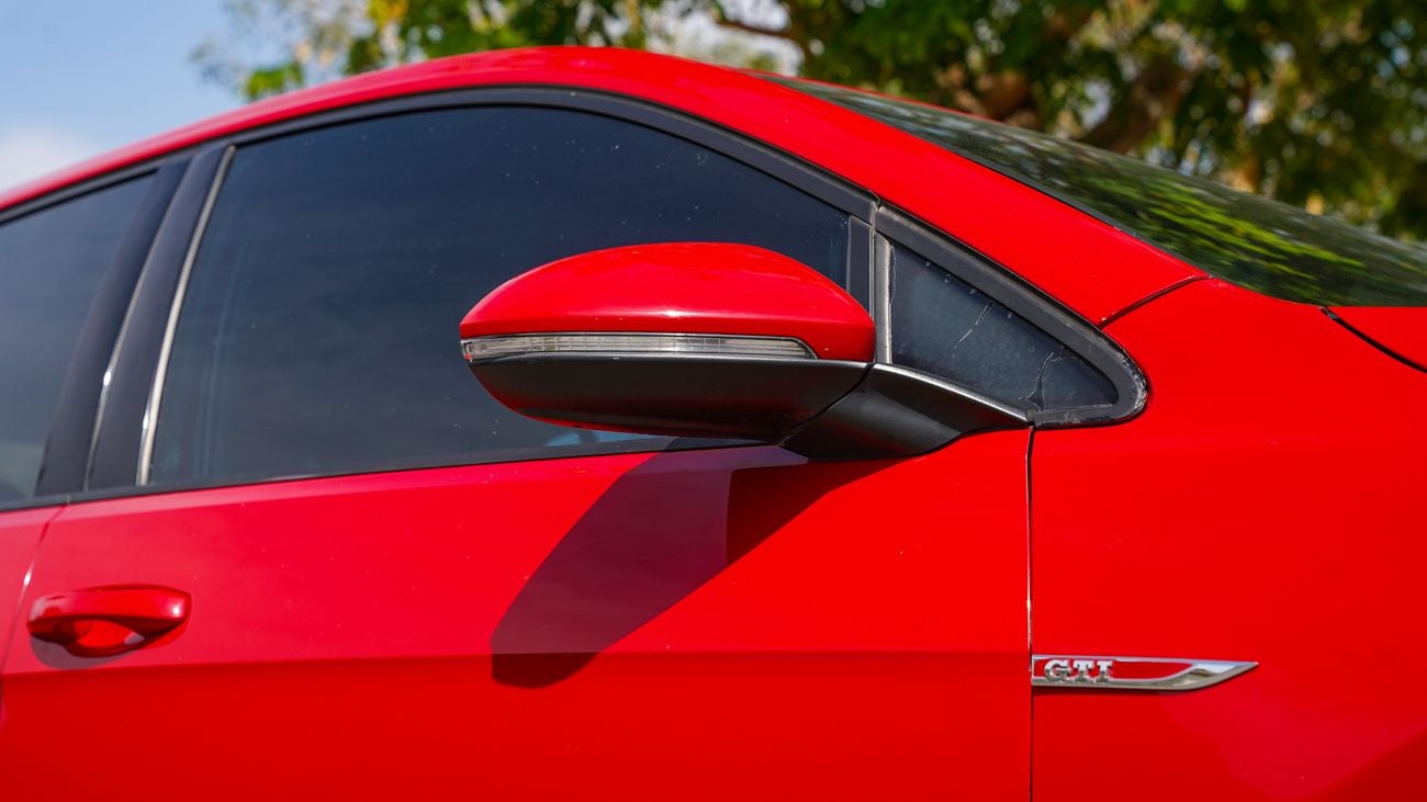 Volkswagen Golf GTI P1 2.0L (220 HP)