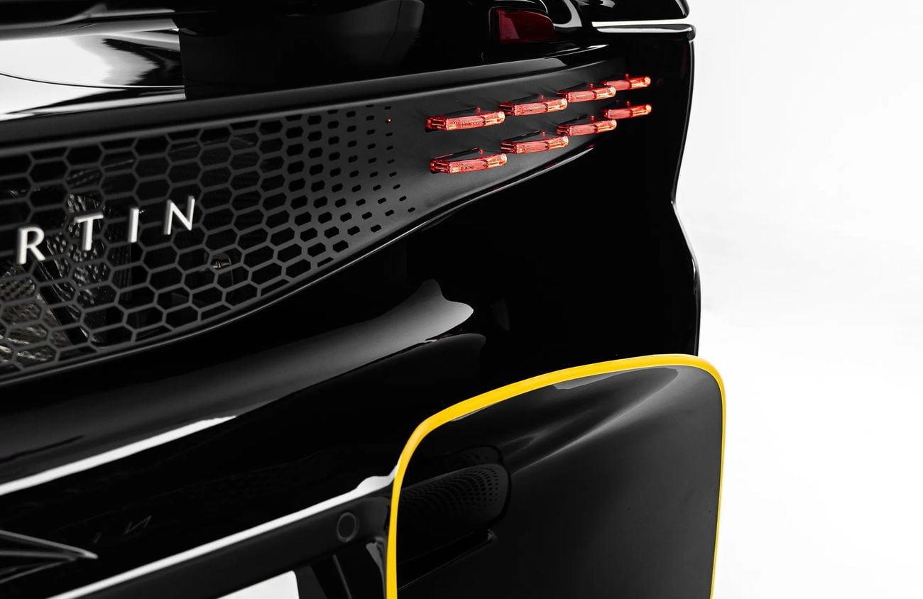 Aston Martin Valhalla 4.0L V8 Twin-Turbo Engine + eMotors