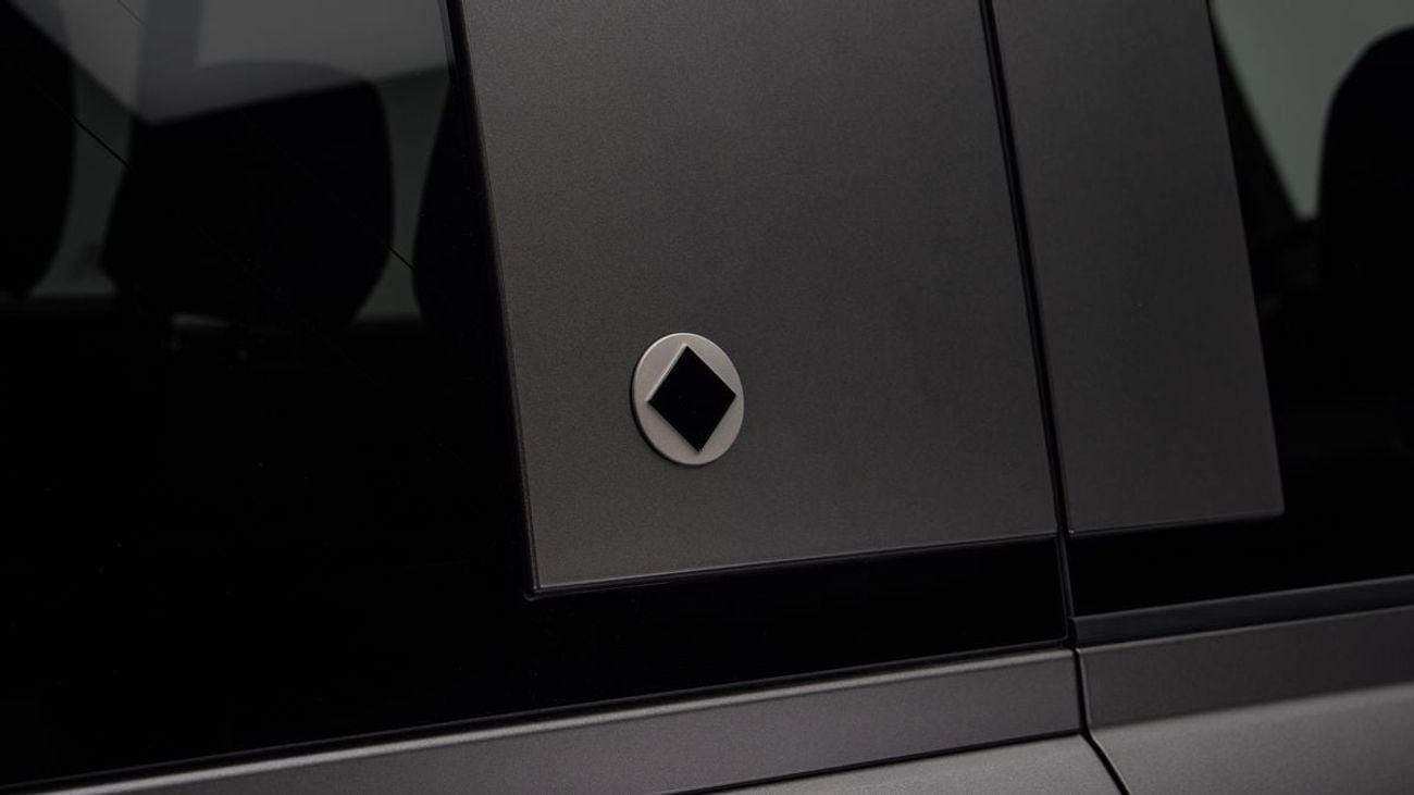 لاند روفر ديفندر OCTA - 2025 - Under Warranty