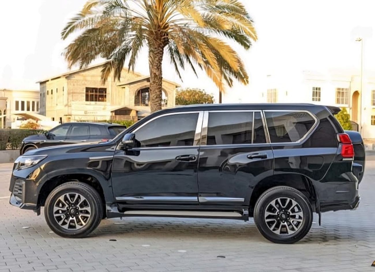 تويوتا برادو TX-L 4.0L LHD-AUTOMATIC-PETROL-4WD-7 SEATS-5 DOORS