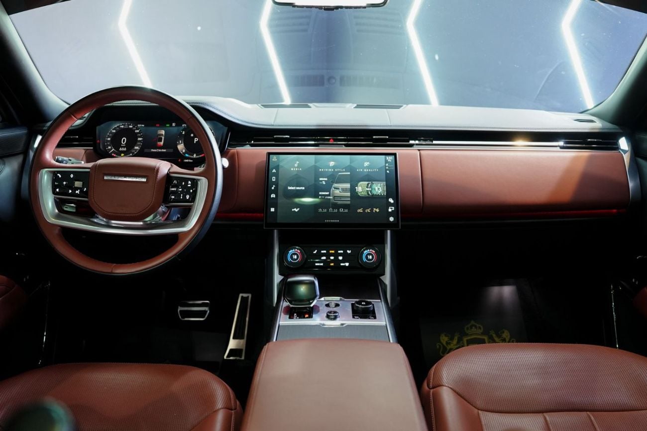 لاند روفر رينج روفر Vogue SV, Rear Entertainment Display, Two-Tone Interior, Al Tayer Warranty + Service