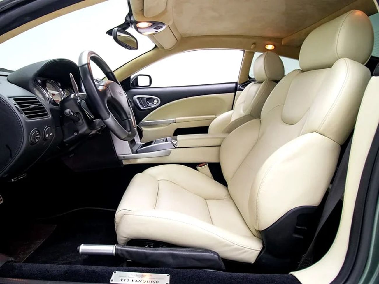 أستون مارتن فانكويش