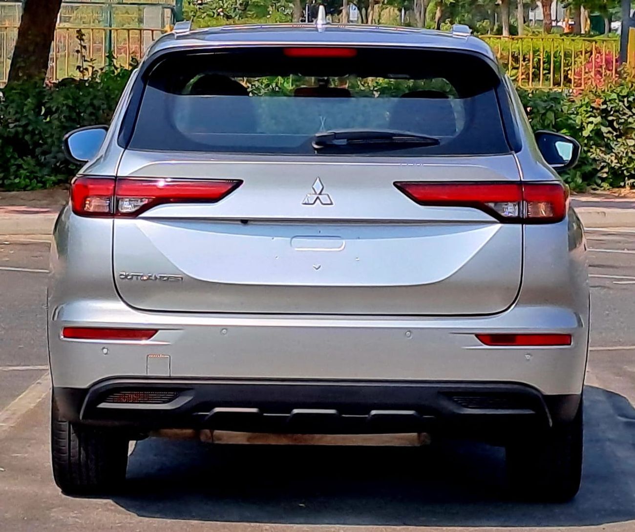 Mitsubishi Outlander GLX 2.4L 1130-Monthly l GCC l Cruise, Camera, GPS l Accident Free