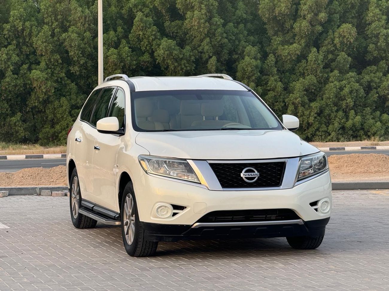 نيسان باثفايندر SE متوسط