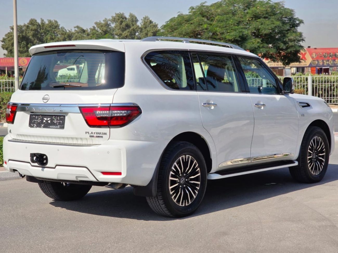 Nissan Patrol LE Platinum 5.6L 2022 GCC SINGLE OWNER WITH AGENCY SERVICE HISTORY IN MINT CONDITION