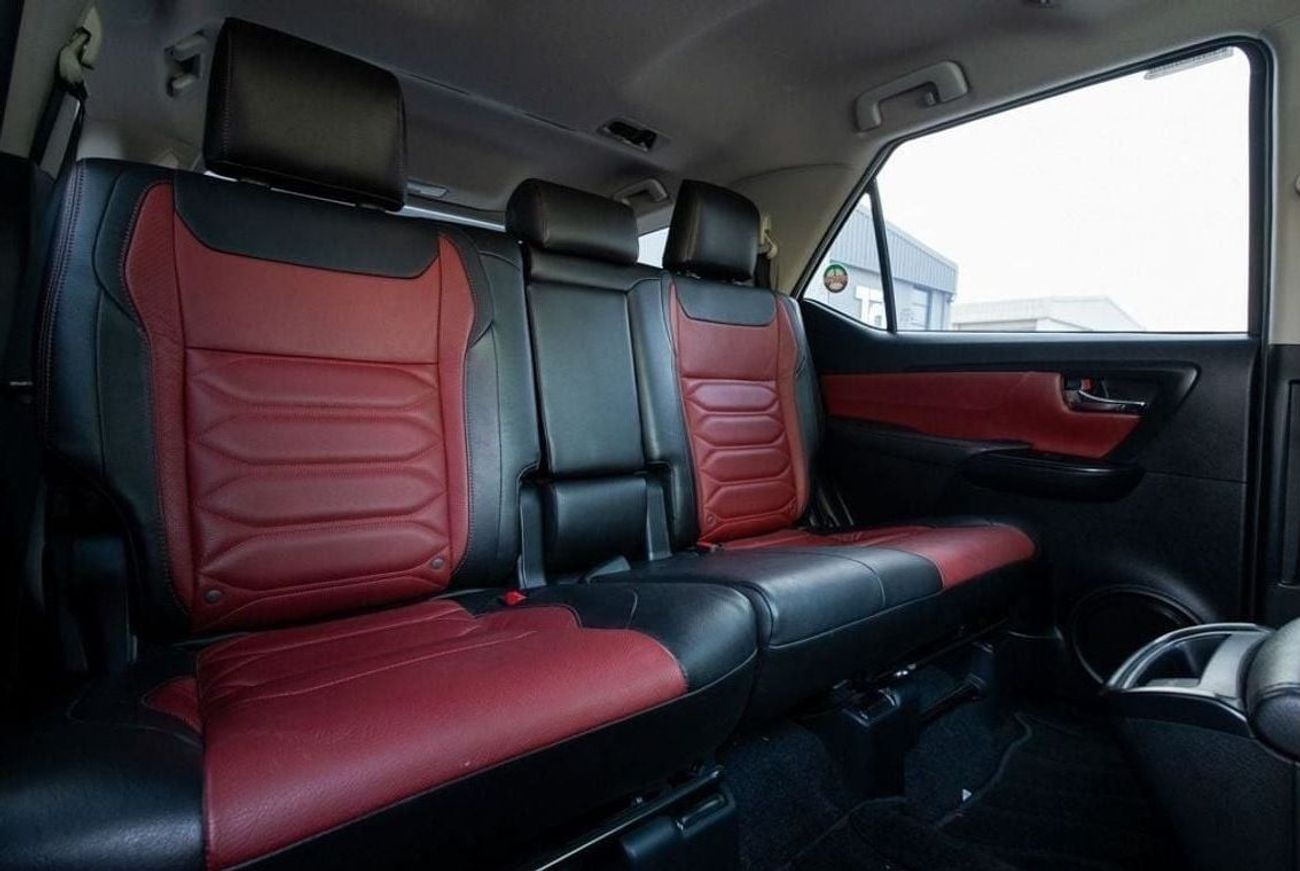 تويوتا فورتونر Toyota Fortuner TRD Sportivo 2018 GCC (LOW MILEAGE) under Warranty with Flexible Down-Payment.