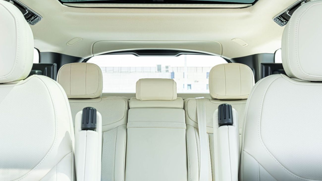 Land Rover Range Rover HSE P400 2026 Range Rover P400 | Charente Grey | 3.0L Mild-Hybrid | 400 PS | GCC Specs
