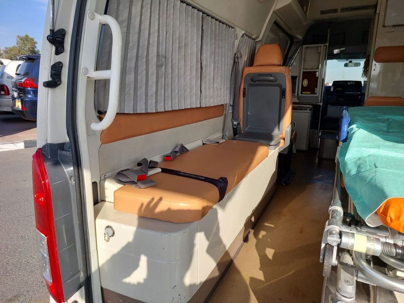 Toyota Hiace TOYOTA HIACE VAN AMBULANCE RHD 2015 MODEL 2.7 L PETROL AUTOMATIC(PM15323)