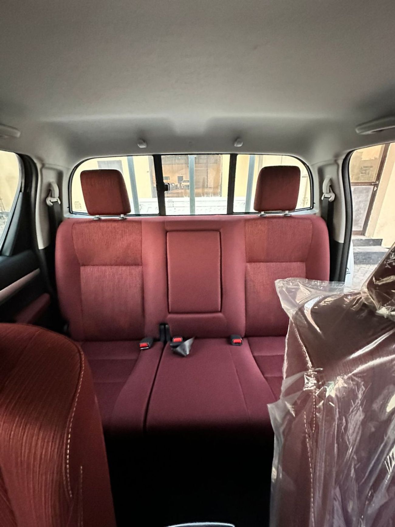 تويوتا هيلوكس SR5 2.7L Petrol Manual Transmutation Double Cap 4x4