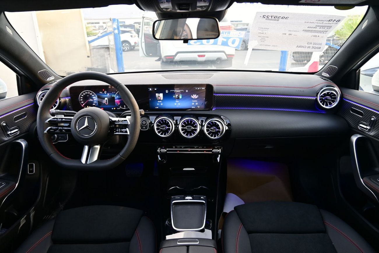 مرسيدس بنز A 200 Mercedes-Benz A200L 1.3L Turbo Petrol, Model 2025 Color White