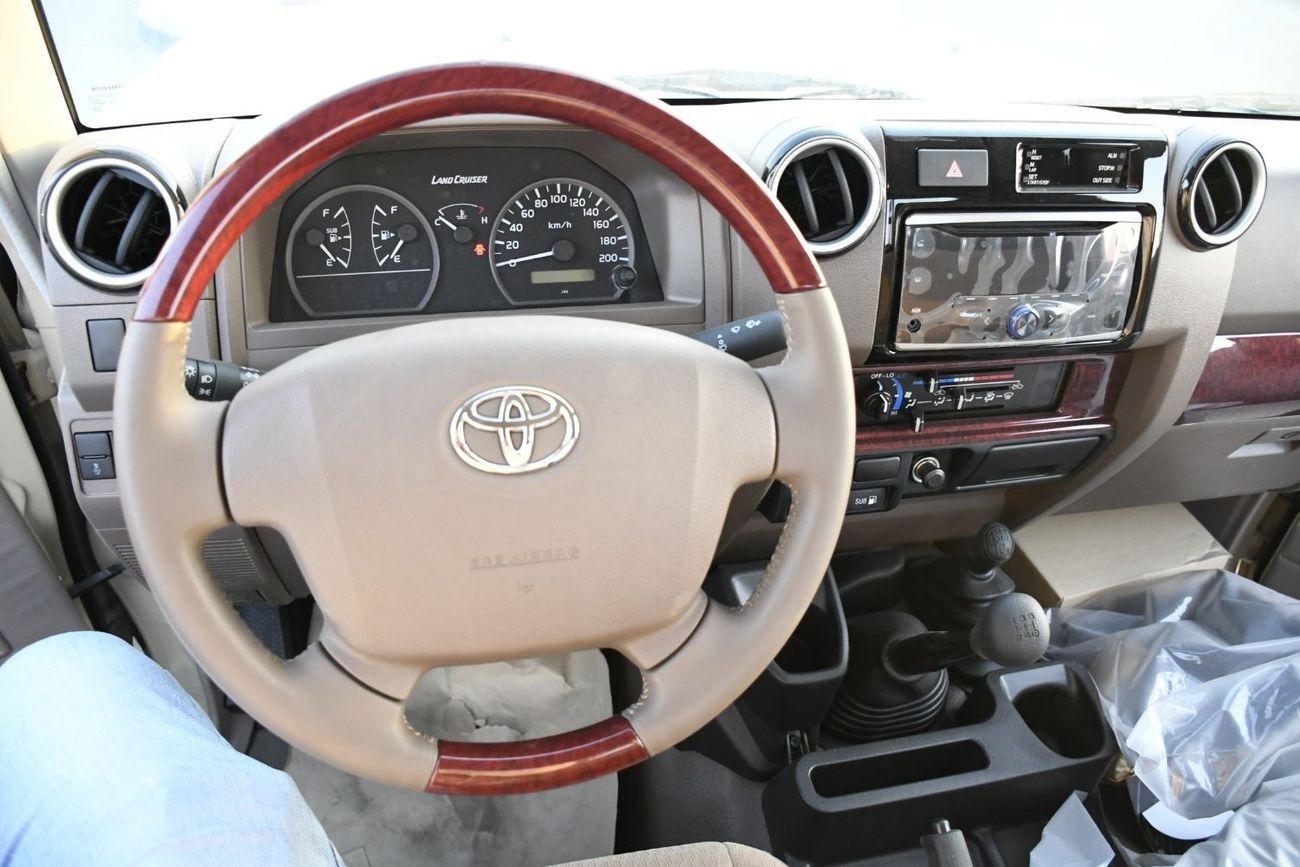 Toyota Land Cruiser Pick Up 4.5L V8 Diesel with difflock  (Ready Stock )