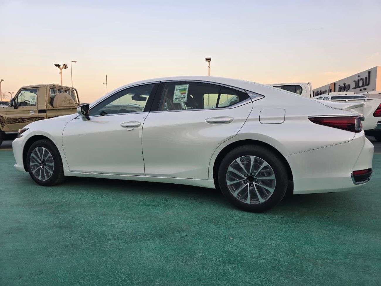 لكزس ES300h LEXUS ES300H HYBRID 2026 MODEL