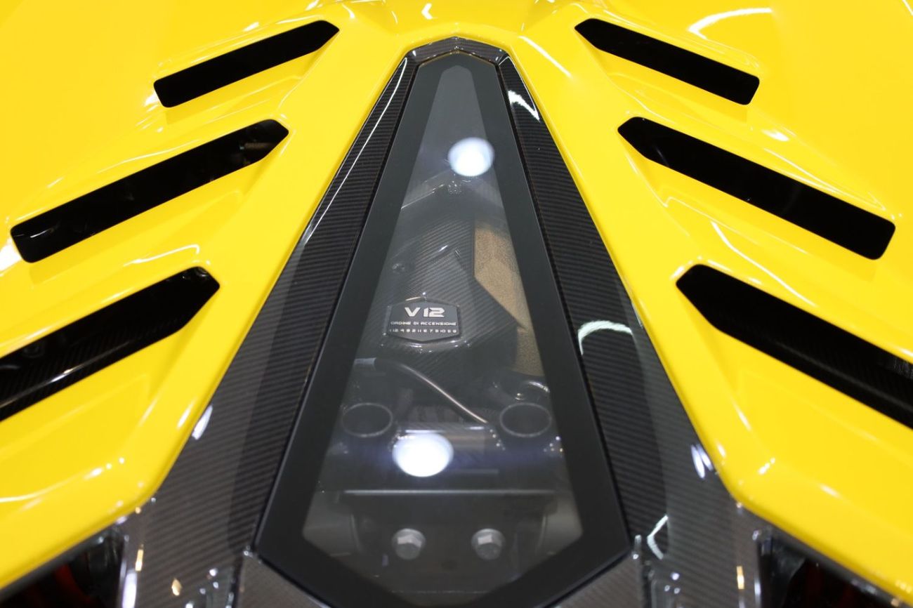 Lamborghini Aventador SVJ 6.5L V12 Roadster, 1 of 800, Carbon Package, Very Low KM!!