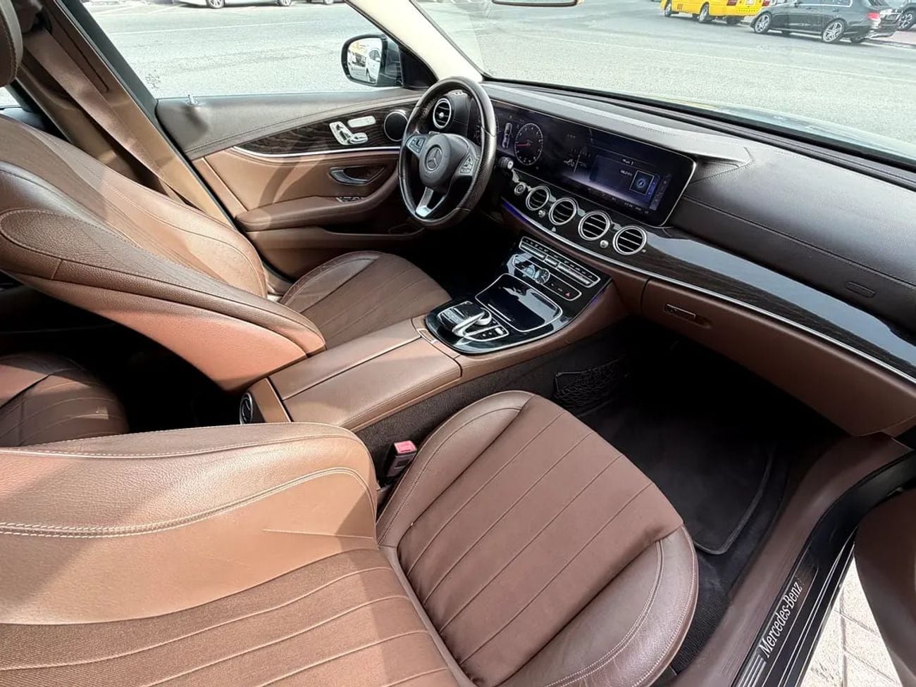 مرسيدس بنز E200 E 200 Exclusive | GCC Specs | Pristine Condition
