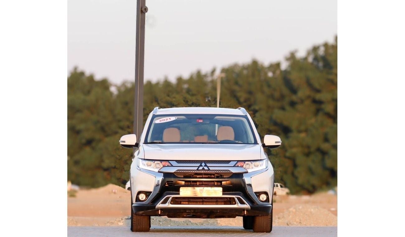 Mitsubishi Outlander GLS 2.4L Mitsubishi Outlander 2021 GCC 2.4L accident-free original paint in excellent condition 1281