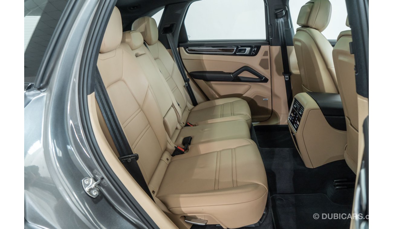 Porsche Cayenne 2019 Porsche Cayenne S / Sports Chrono Pack / Porsche Extended Warranty & 75k kms Service Pack