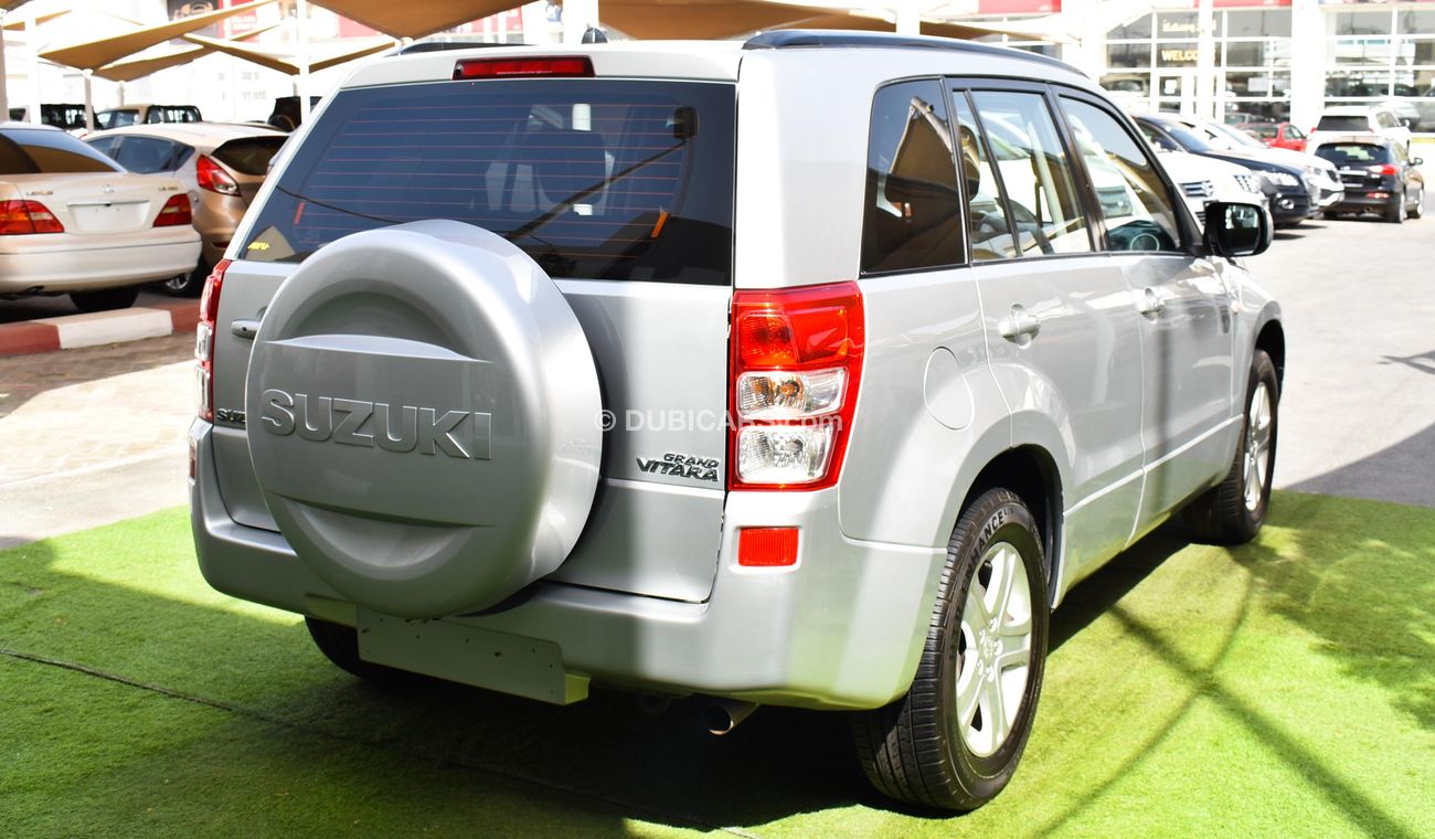 Suzuki Grand Vitara Gulf model 2008 Forwell silver color in excellent condition