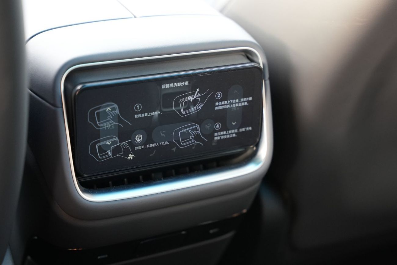 شاومى YU7 Xiaomi YU7 2025 – Ultra-long Range High-Performance 4WD Max