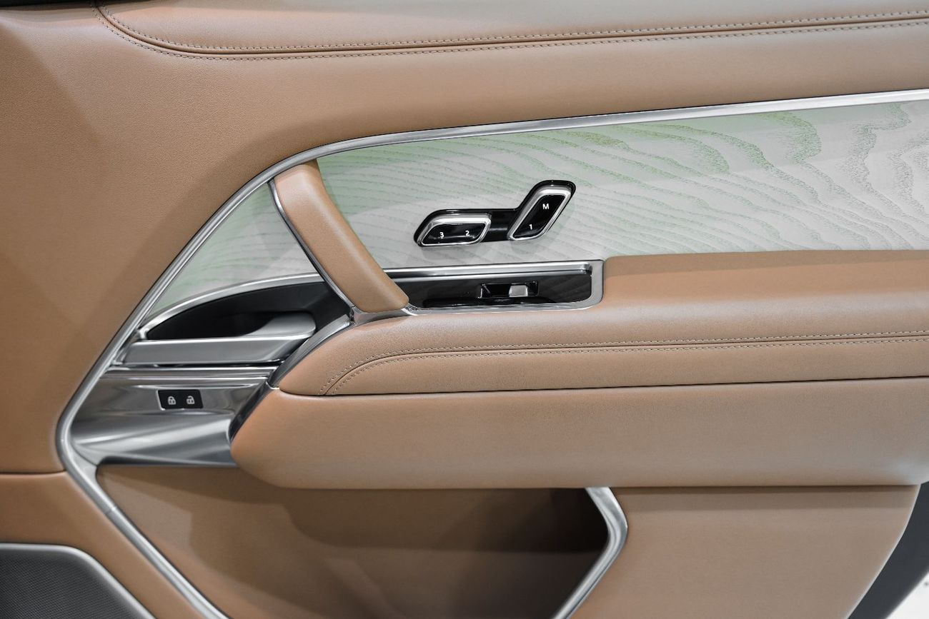 لاند روفر رينج روفر Vogue SV LWB, Executive Class Rear Seats, Al Tayer Warranty + Service!!