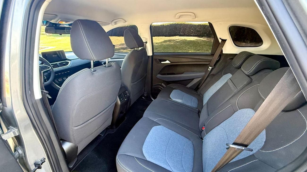 Chevrolet Captiva LS 1.5L (149 HP) (5 Seater)