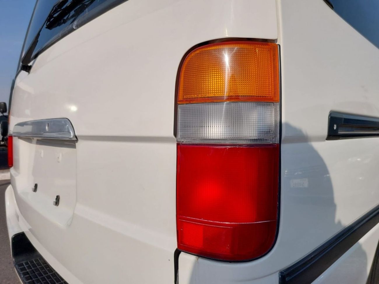 Toyota Hiace TOYOTA HIACE VAN RHD 2001 MODEL 2.0 L PETROL MANUAL(PM04621)