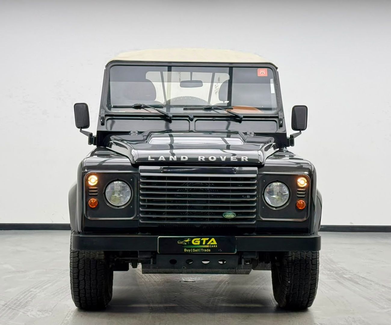 لاند روفر ديفندر 90 Land Rover Defender 90 Pick-Up Soft Top 2009 Land Rover Defender 90, Excellent Condition, GCC Specs.