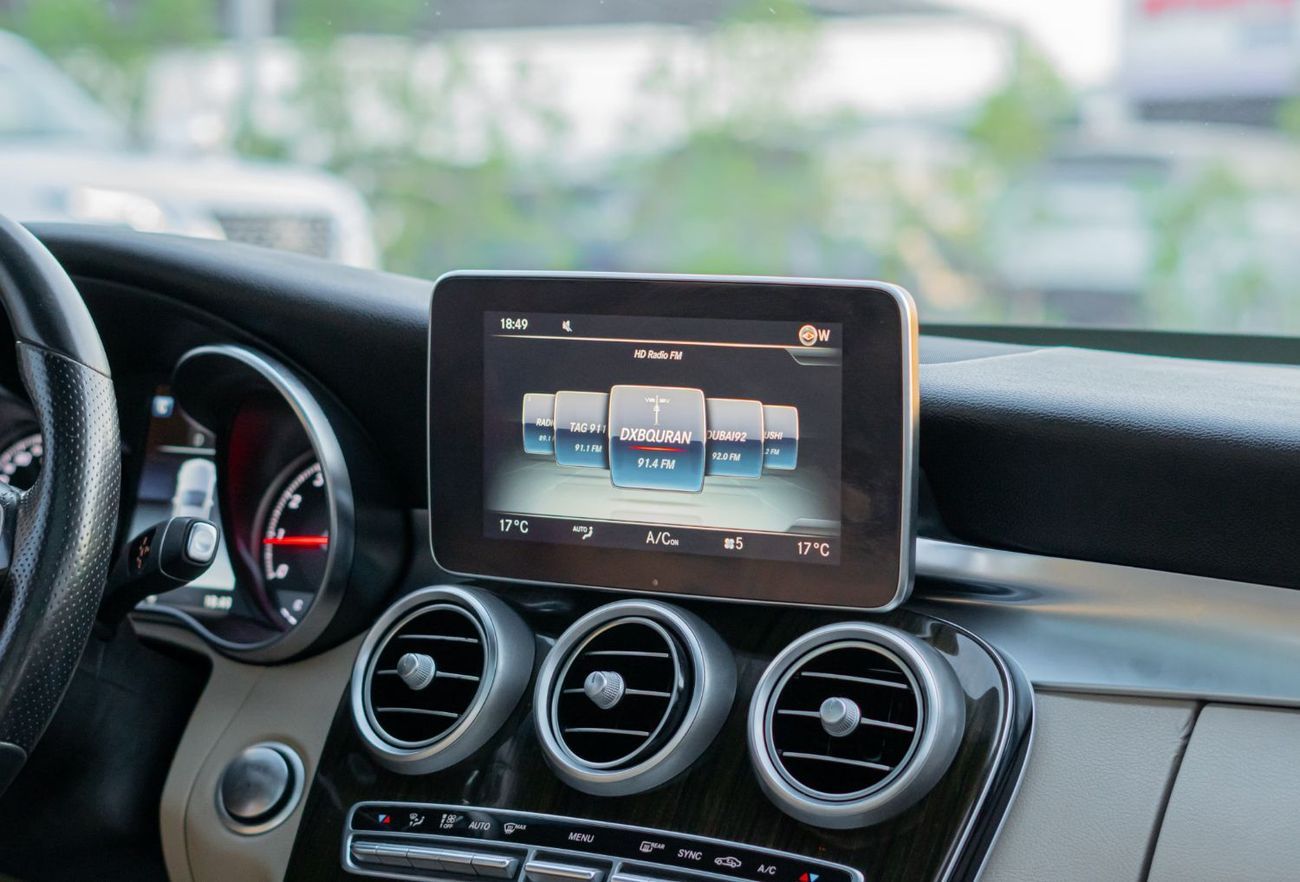 Mercedes-Benz C 300 Std 2.0L (258 HP)