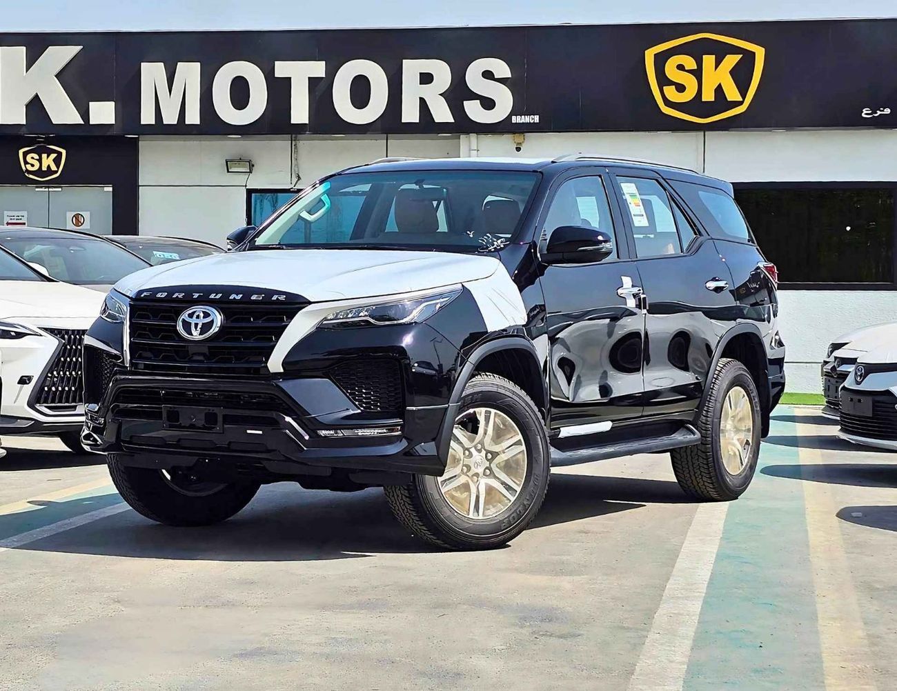 Toyota Fortuner SR5/AUTO AC/ ALLOY WHEELS/ ROOF RACK/ 2.7L PETROL V4 4WD/ (CODE # FPGO)