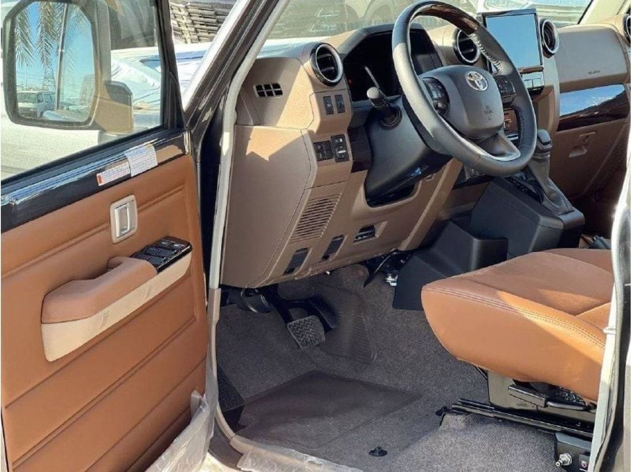 Toyota Land Cruiser 70 LC76 2.8L DSL A/T // 2024 // FULL OPTION WITH RADAR , CRUISE CONTROL , DVD&REAR CAMERA // SPECIAL OF