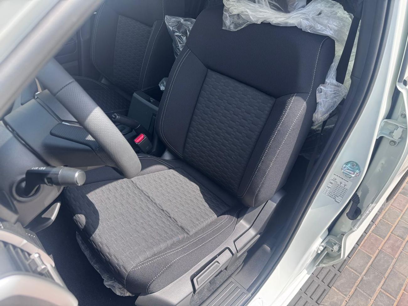 ميتسوبيشي L200 MITSUBISHI L200 Petrol Double Cabin 4WD 5MT 2.5L GLX -FULL OPTION_White