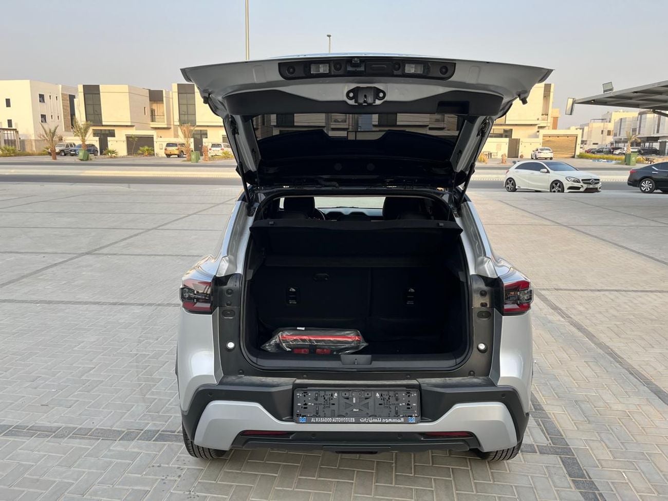 نيسان ماغنيت SL 5 year warranty from Al Masood . Certified pre owned Vehicle . Full service History