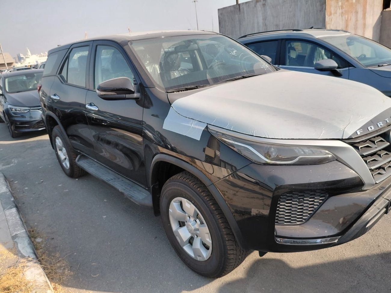Toyota Fortuner EXR TOYOTA FORTUNER 2.4L DIESEL 4×4 AT 7seat 155HP