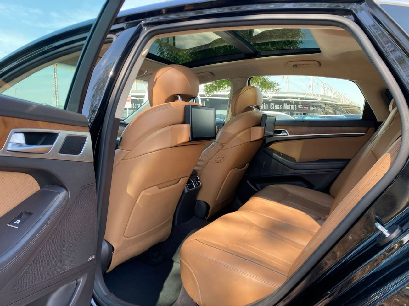 Hyundai Genesis Std 5.0L