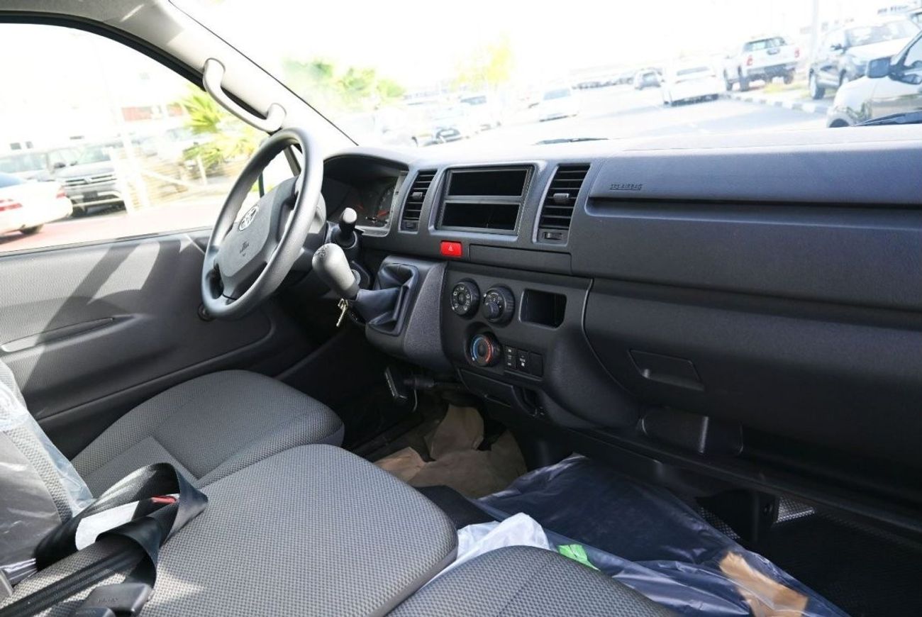 Toyota Hiace Toyota Hiace 2024 15 seats 2.5 L Diesel