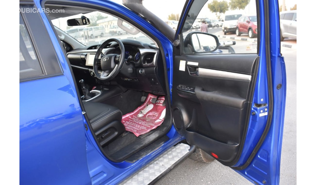 Toyota Hilux diesel manual right hand 2.8L blue color year 2019