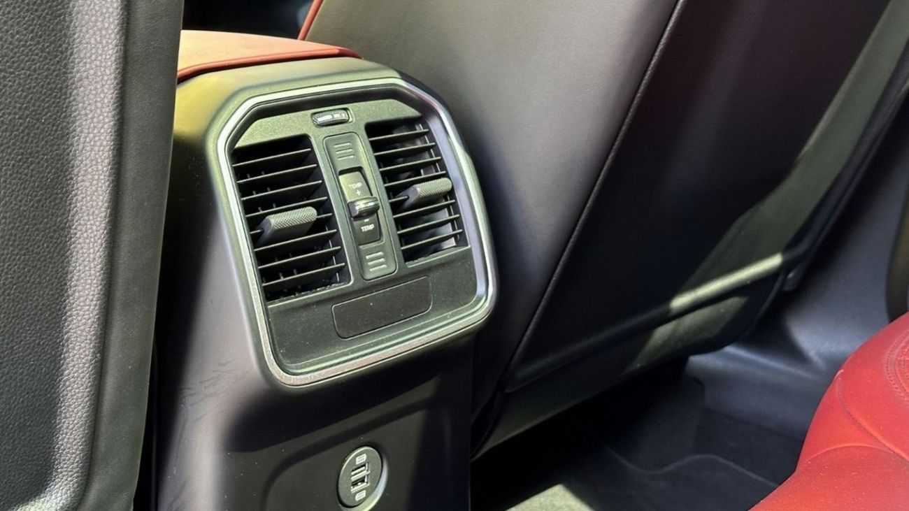 Porsche Macan std GCC 2.0L 4 Cylinder Full Service History