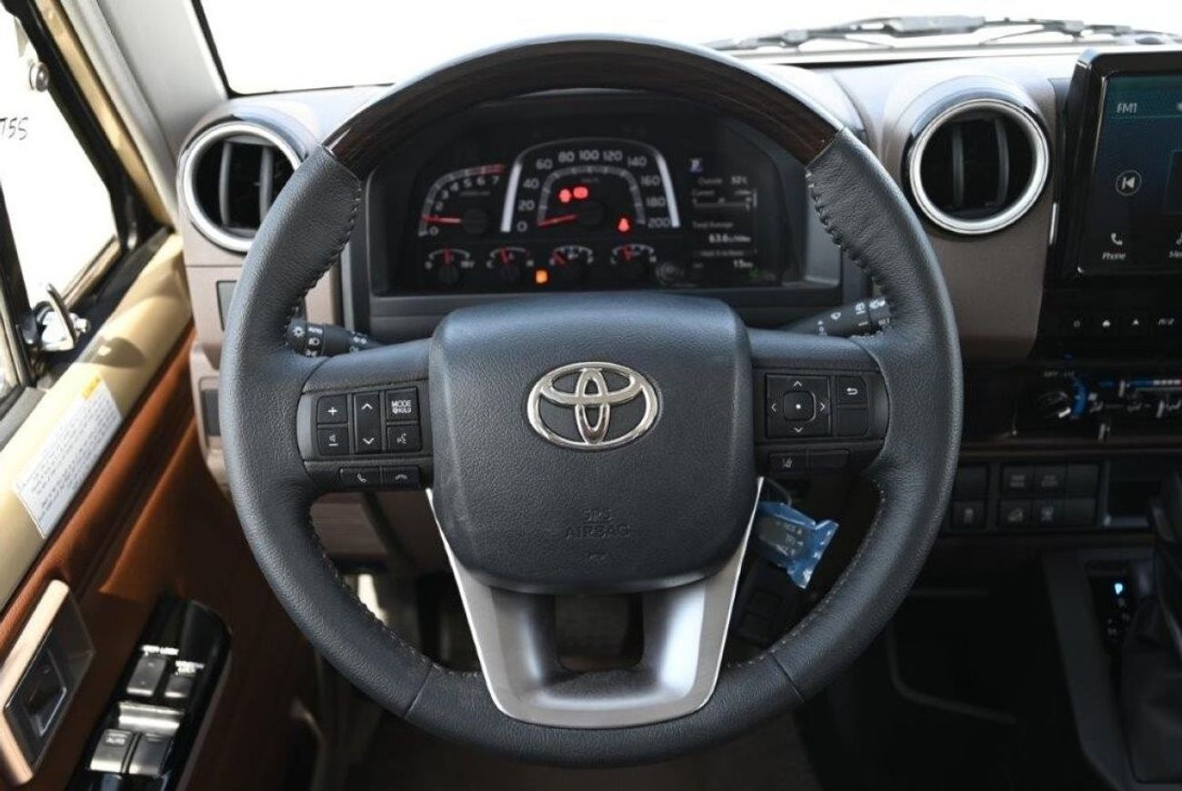 تويوتا لاند كروزر 70 4.0L Petrol 4WD Automatic