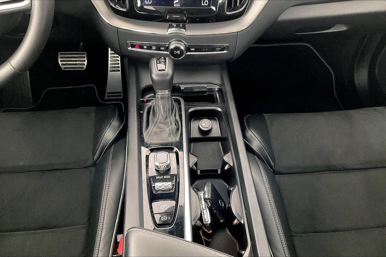 Volvo XC60 T5 R Design | Guaranteed Warranty | 0 Down Payment