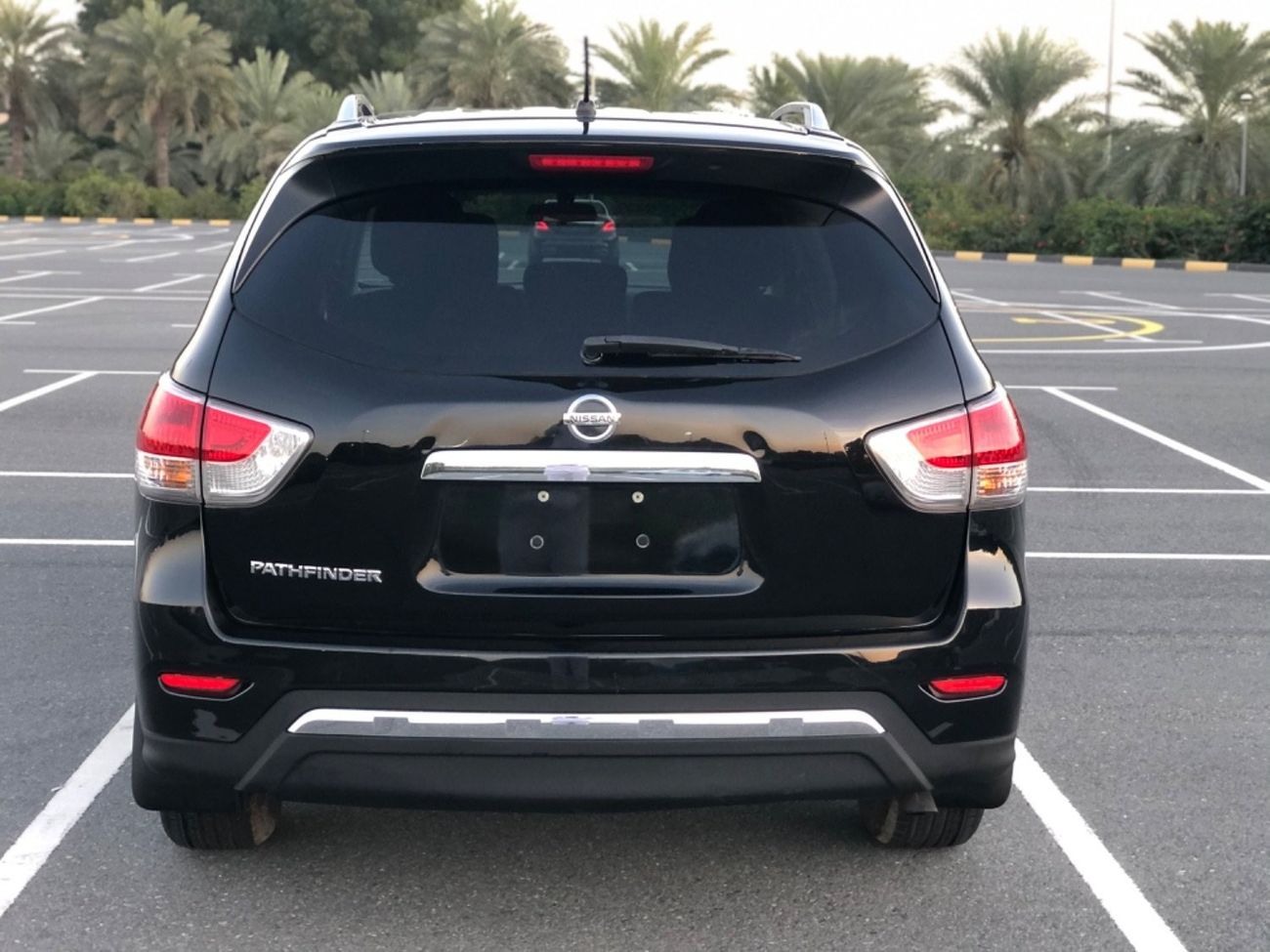 Nissan Pathfinder MODEL 2016 CAR PERFECT CONDITION INSIDE AND OUTSIDE NO ANY MECHANICAL ISSUES FULL