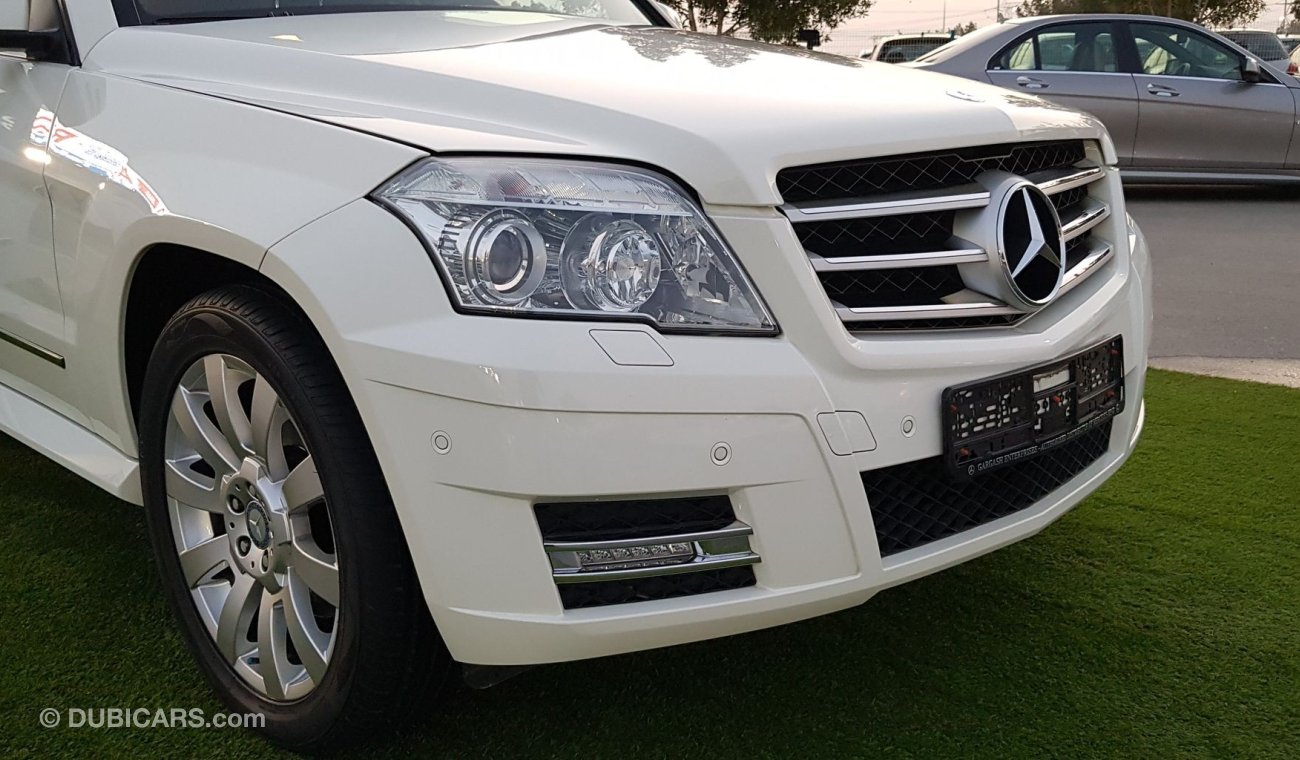 Mercedes-Benz GLK 300 Japan imported - Very clean car free accident 68000 km only