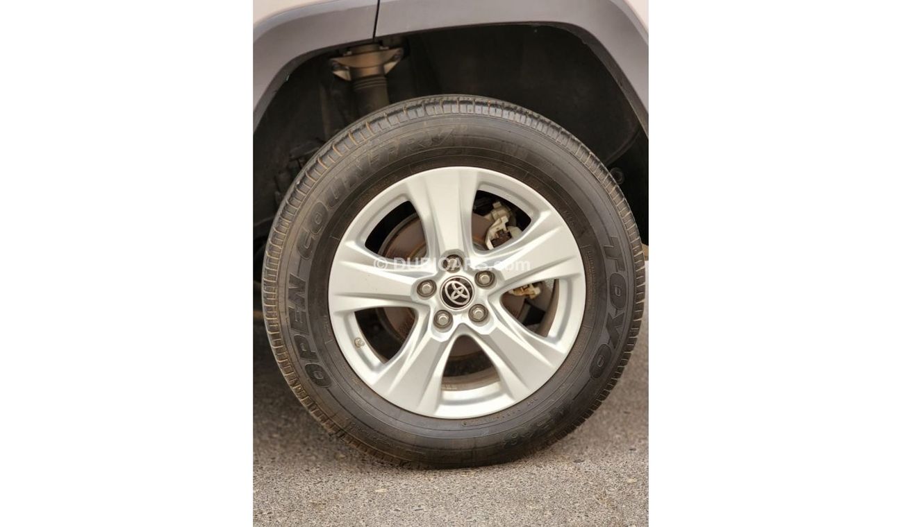 تويوتا راف ٤ LE