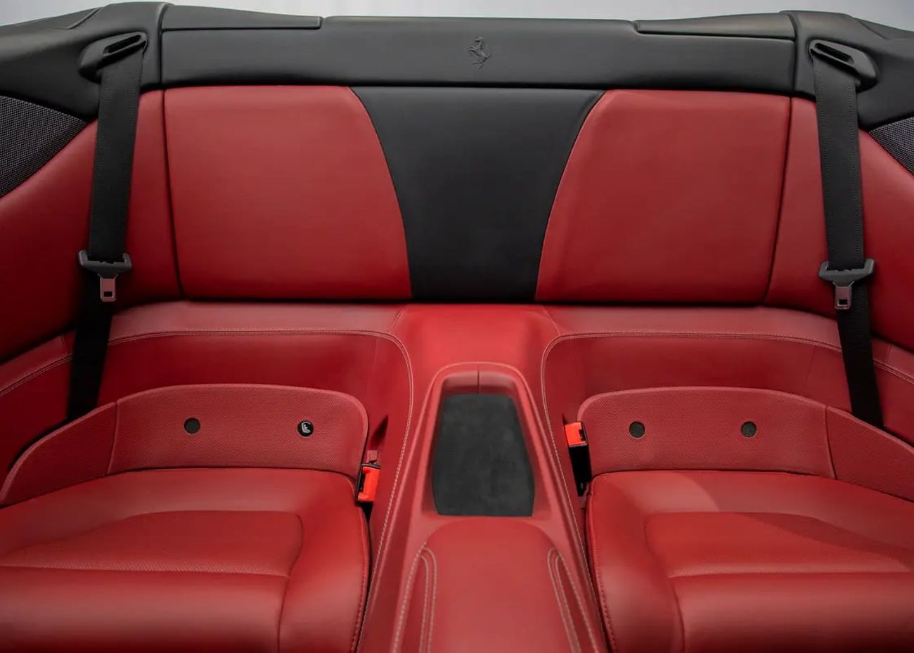 فيراري بورتوفينو ستاندارد Full Service History • 3.9L V8 Twin-Turbo Convertible • GCC