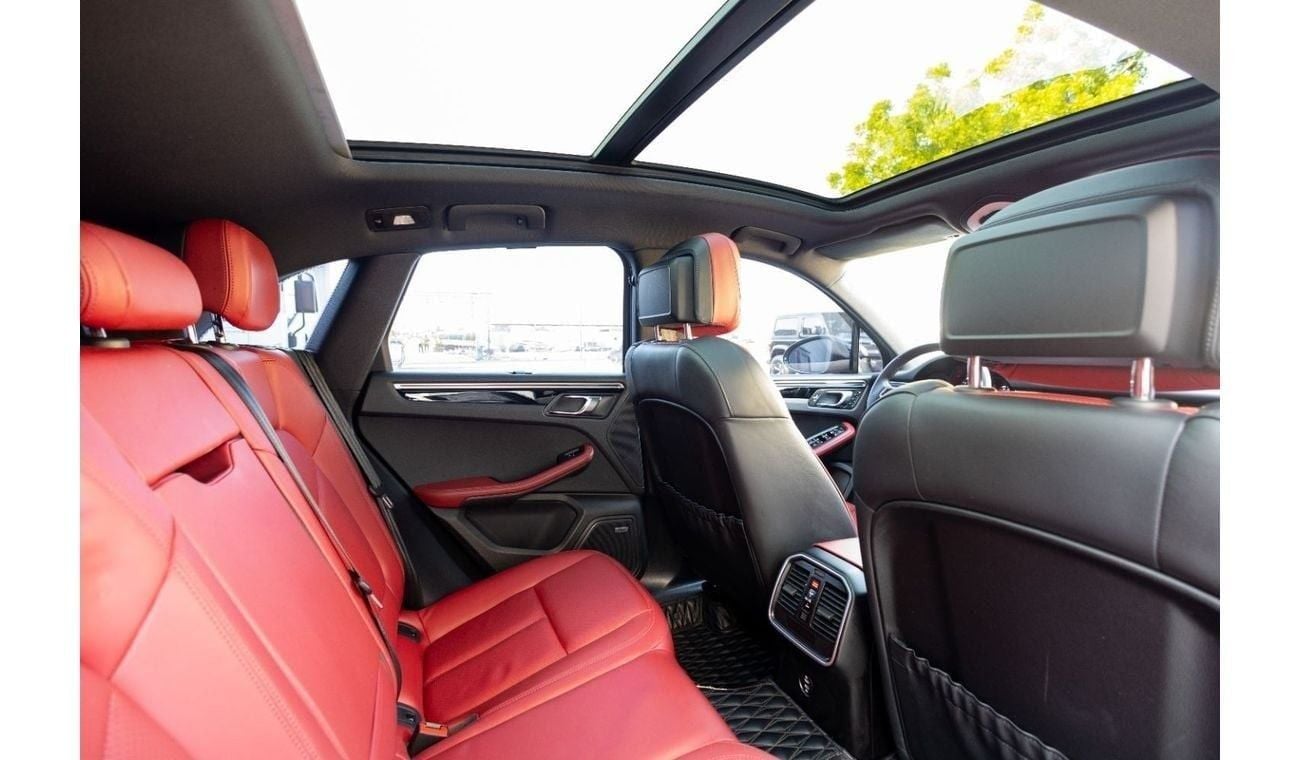 بورش ماكان Std 2.0L (252 HP) Porsche Macan 2023 GCC under Agency Warranty and Service Contract with Flexible Do