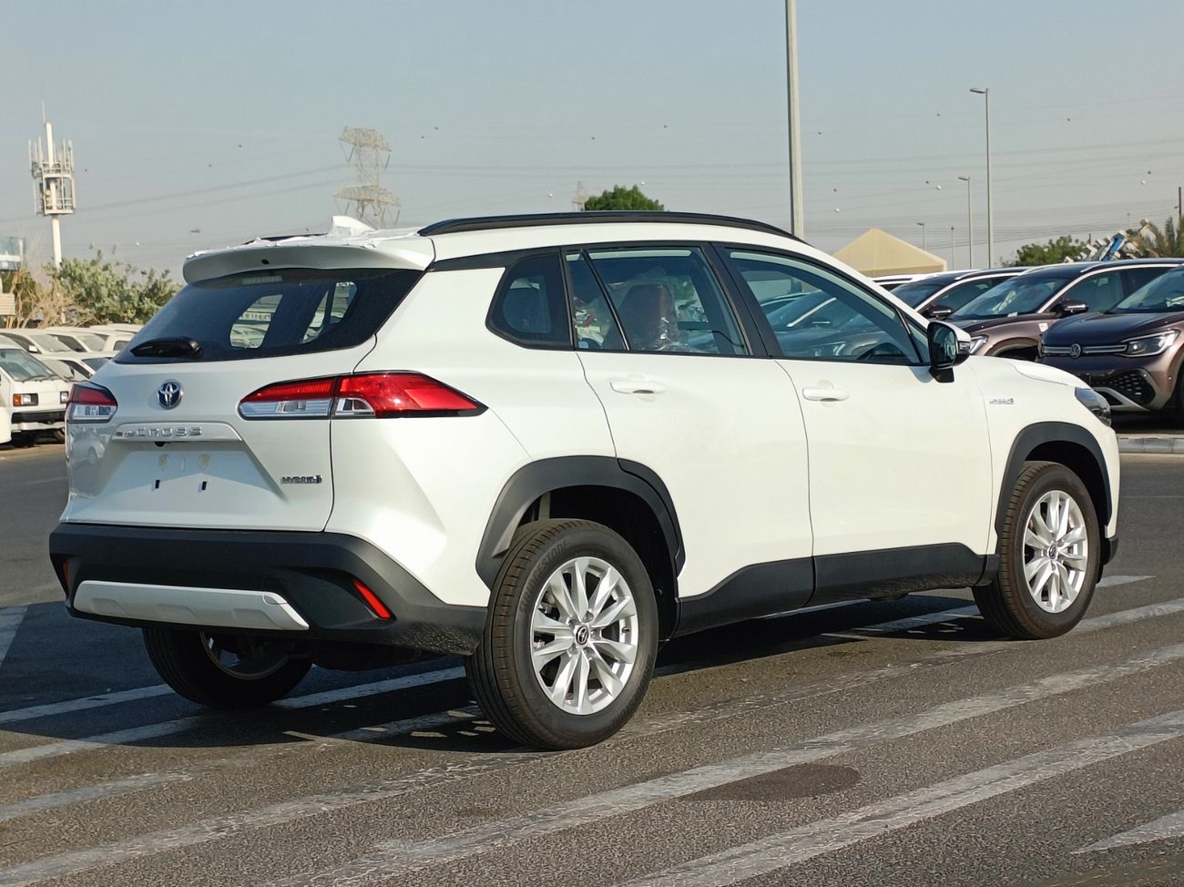 تويوتا كورولا كروس 1.8L HYBRID / LEATHER SEATS / DVD+CAMERA / SUNROOF (CODE # TCCH-01)