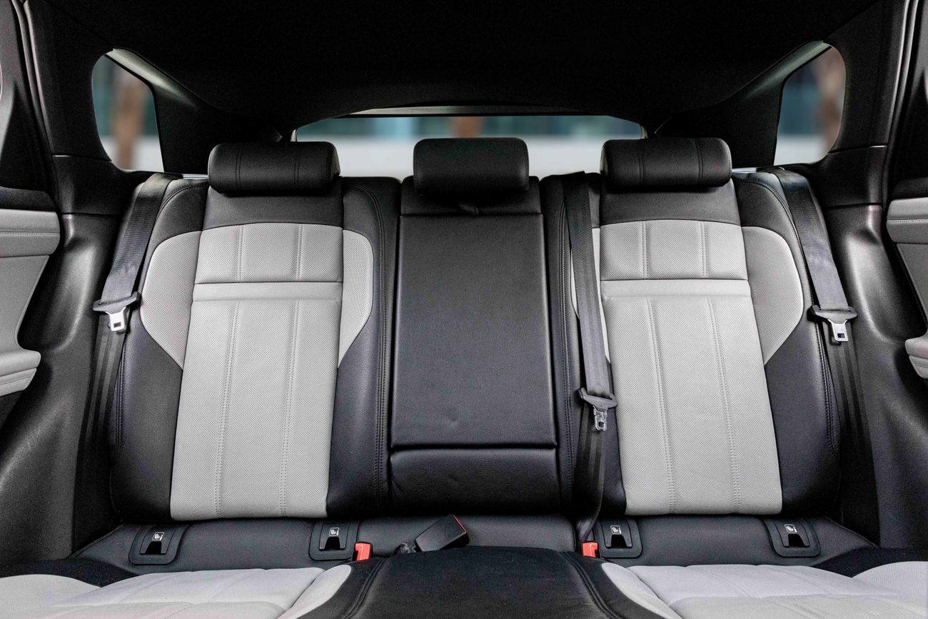 لاند روفر رانج روفر إيفوك Range Rover Evoque R-Dynamic SE | 2,115 P.M | 0% Downpayment | Agency Service History