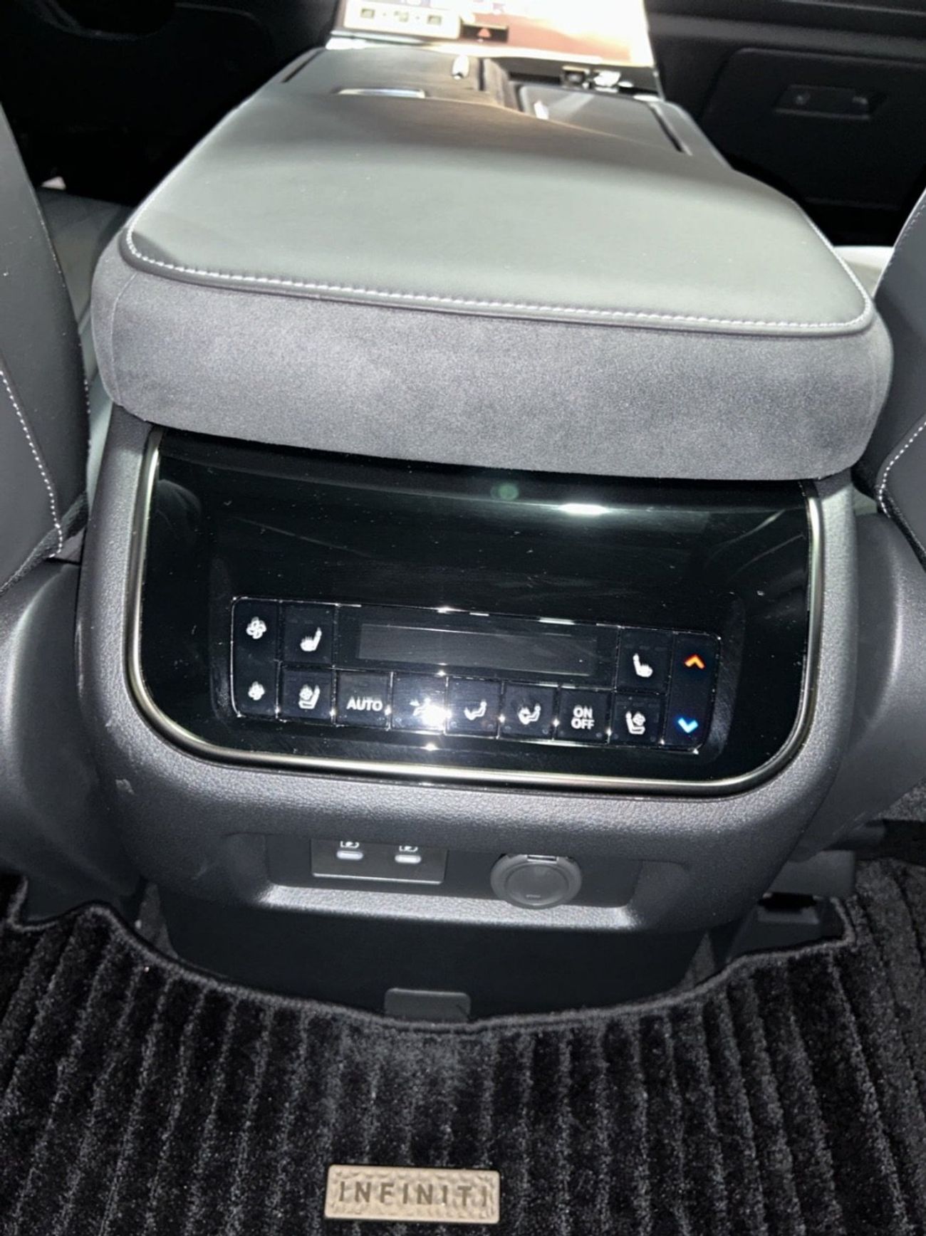 Infiniti QX80 Autograph Captain Chairs 3.5L