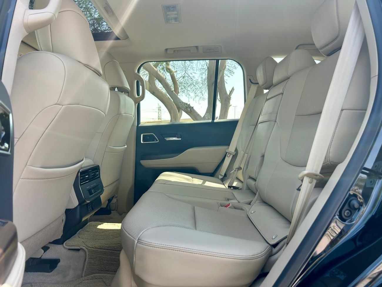 Toyota Land Cruiser GXR 3.5L TWIN TURBO 2023 GCC AL FUTTAIM WITH WARRANTY & SERVICE CONTRACT IN MINT CONDITION